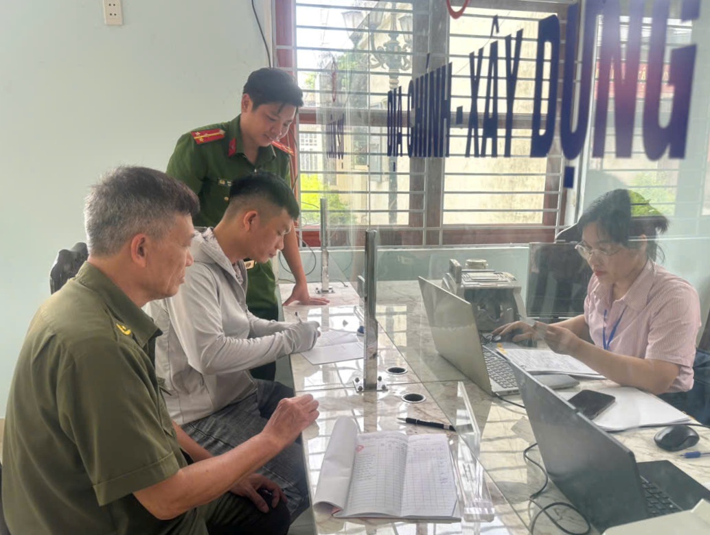 Công an phường An Phong: Trao cơ hội, hỗ trợ vay vốn cho 04 người sau cai nghiện và tái hoà nhập cộng đồng